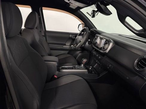Used 2018 Toyota Tacoma TRD Sport AWD/4WD image 15