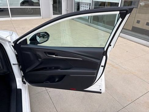 Used 2025 Toyota Camry LE FWD image 32