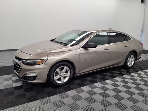 Used 2022 Chevrolet Malibu LS FWD image 2