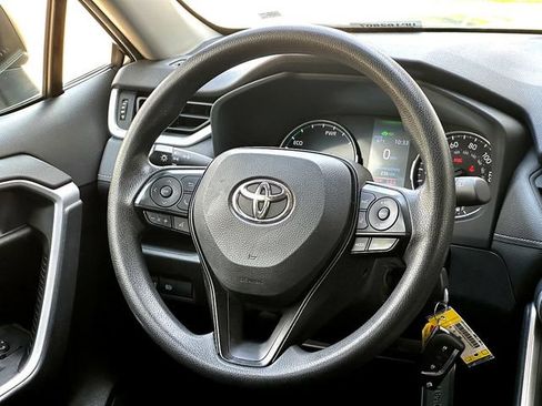 Used 2022 Toyota RAV4 LE AWD/4WD image 29