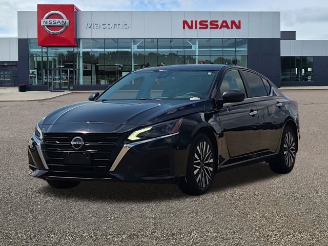 Used 2024 Nissan Altima 2.5 SV AWD/4WD image 3