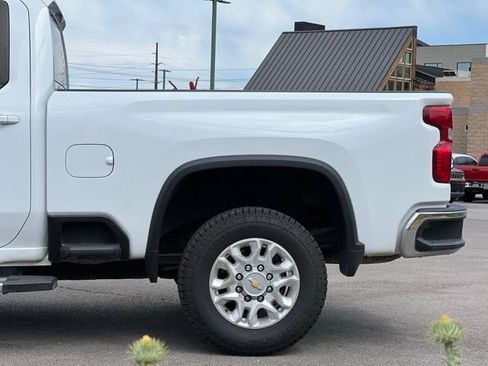 Used 2024 Chevrolet Silverado 2500 LT AWD/4WD image 5