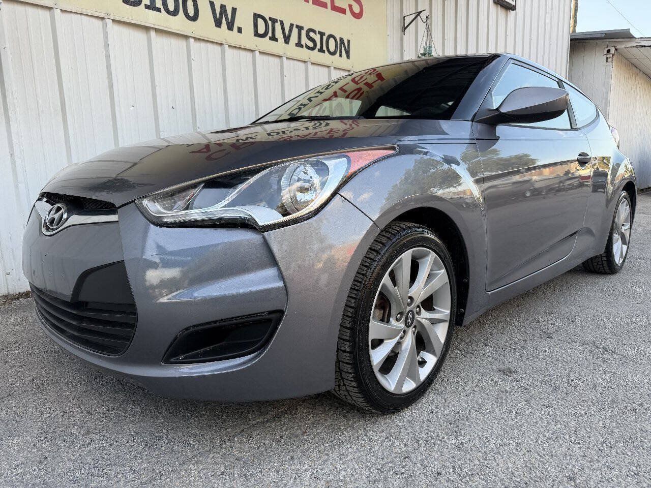 Used 2016 Hyundai Veloster FWD image 7