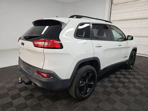 Used 2016 Jeep Cherokee Latitude AWD/4WD image 2