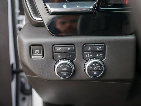 Used 2024 GMC Sierra 1500 SLT image 18