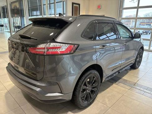 Certified 2024 Ford Edge SE w/ Black Appearance Package AWD/4WD image 3