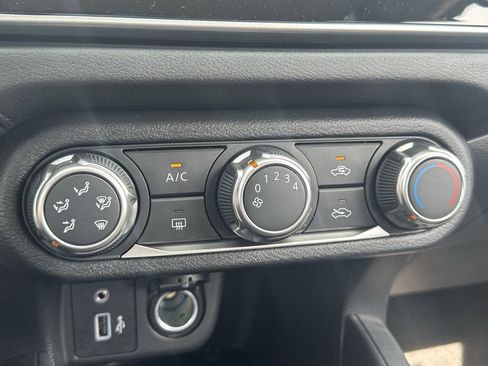 Used 2025 Nissan Versa S w/ Trunk Package image 6