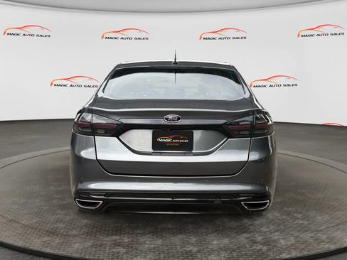 Used 2018 Ford Fusion SE w/ Fusion SE Technology Package FWD image 9