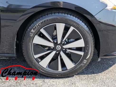 Used 2022 Nissan Altima 2.5 SV FWD image 12