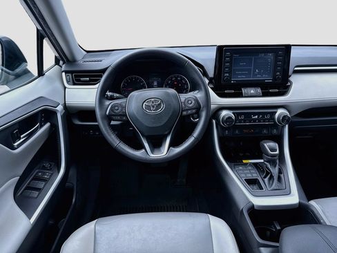 Used 2022 Toyota RAV4 XLE Premium AWD/4WD image 27