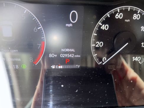 Used 2023 Honda HR-V LX image 2