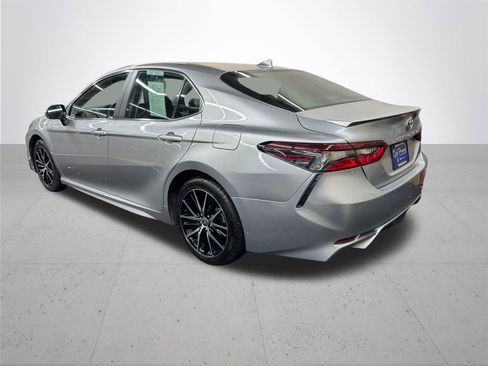 Used 2024 Toyota Camry SE image 4