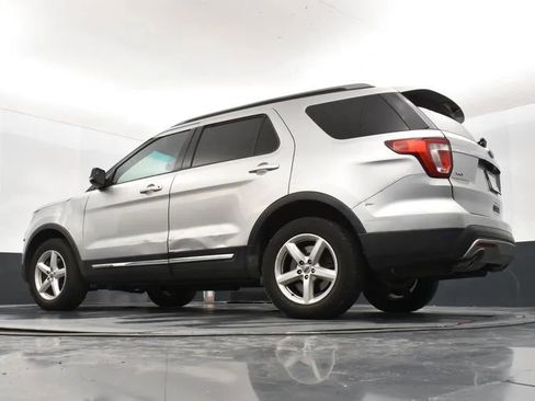 Used 2017 Ford Explorer XLT w/ Equipment Group 202A image 12