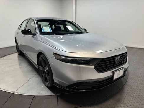 Used 2025 Honda Accord Sport image 2