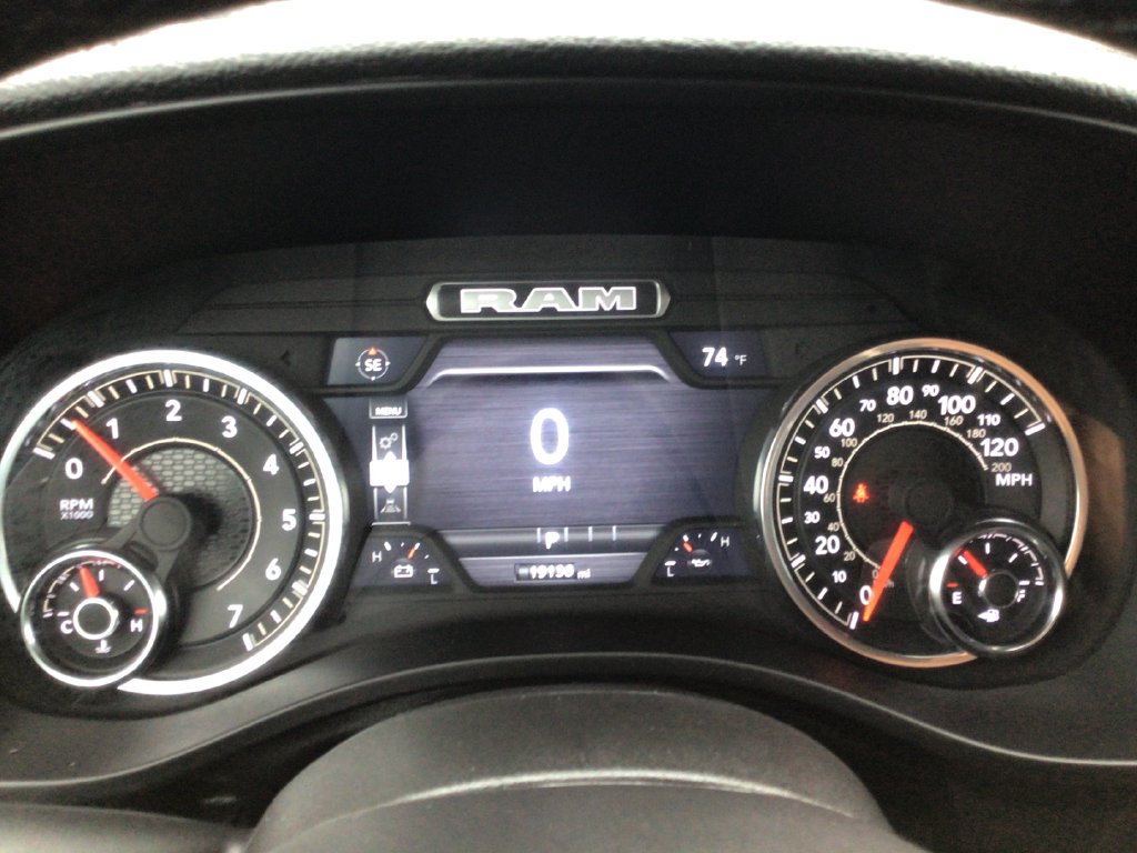 Used 2025 RAM 1500 Laramie AWD/4WD image 16