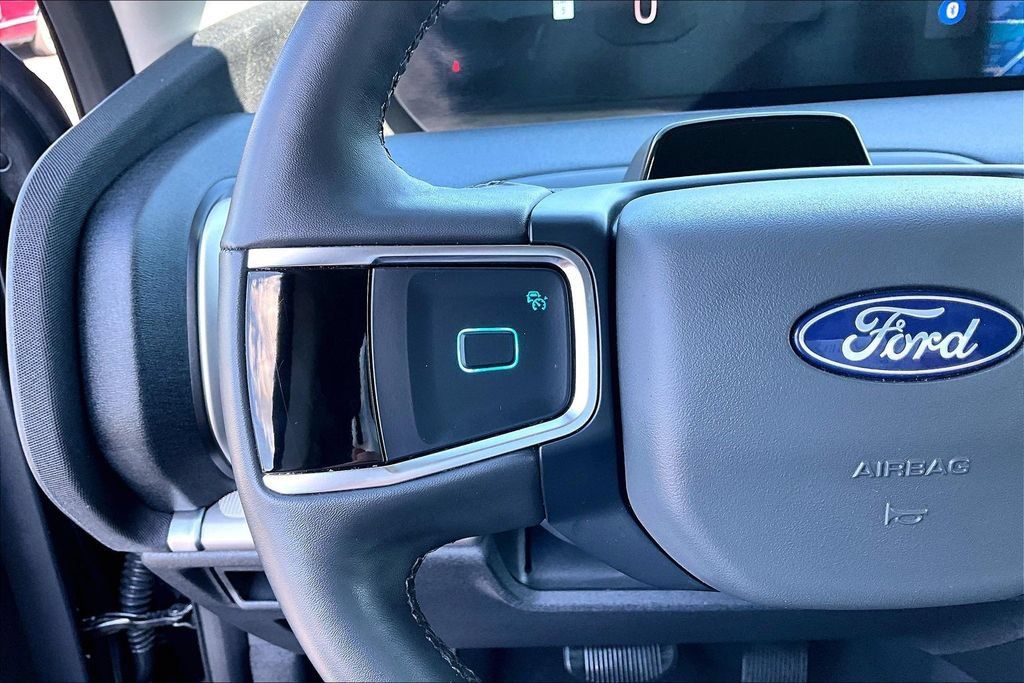 Used 2025 Ford Expedition Active RWD image 17