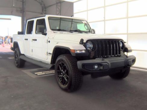 Used 2022 Jeep Gladiator Sport AWD/4WD image 4