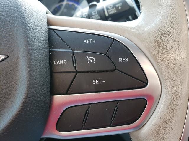 Used 2020 Chrysler Pacifica Limited w/ 8-pass Seating Package FWD image 21