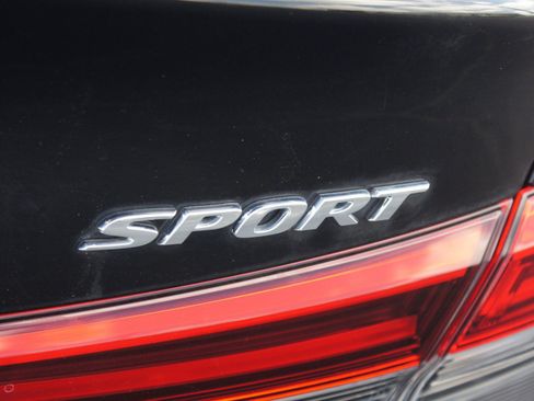 Used 2024 Honda Civic Sport image 17