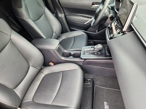 Used 2026 Toyota Corolla Cross XLE image 10