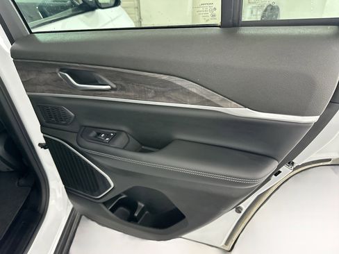 Used 2022 Jeep Grand Cherokee Limited 4xe image 31