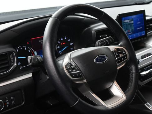 Used 2021 Ford Explorer XLT w/ Equipment Group 202A RWD image 16