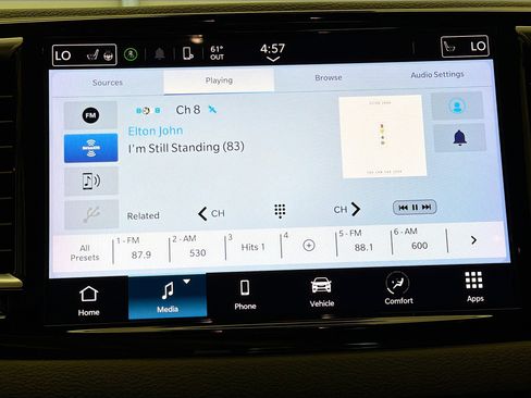 Used 2024 Chrysler Pacifica Touring-L image 9