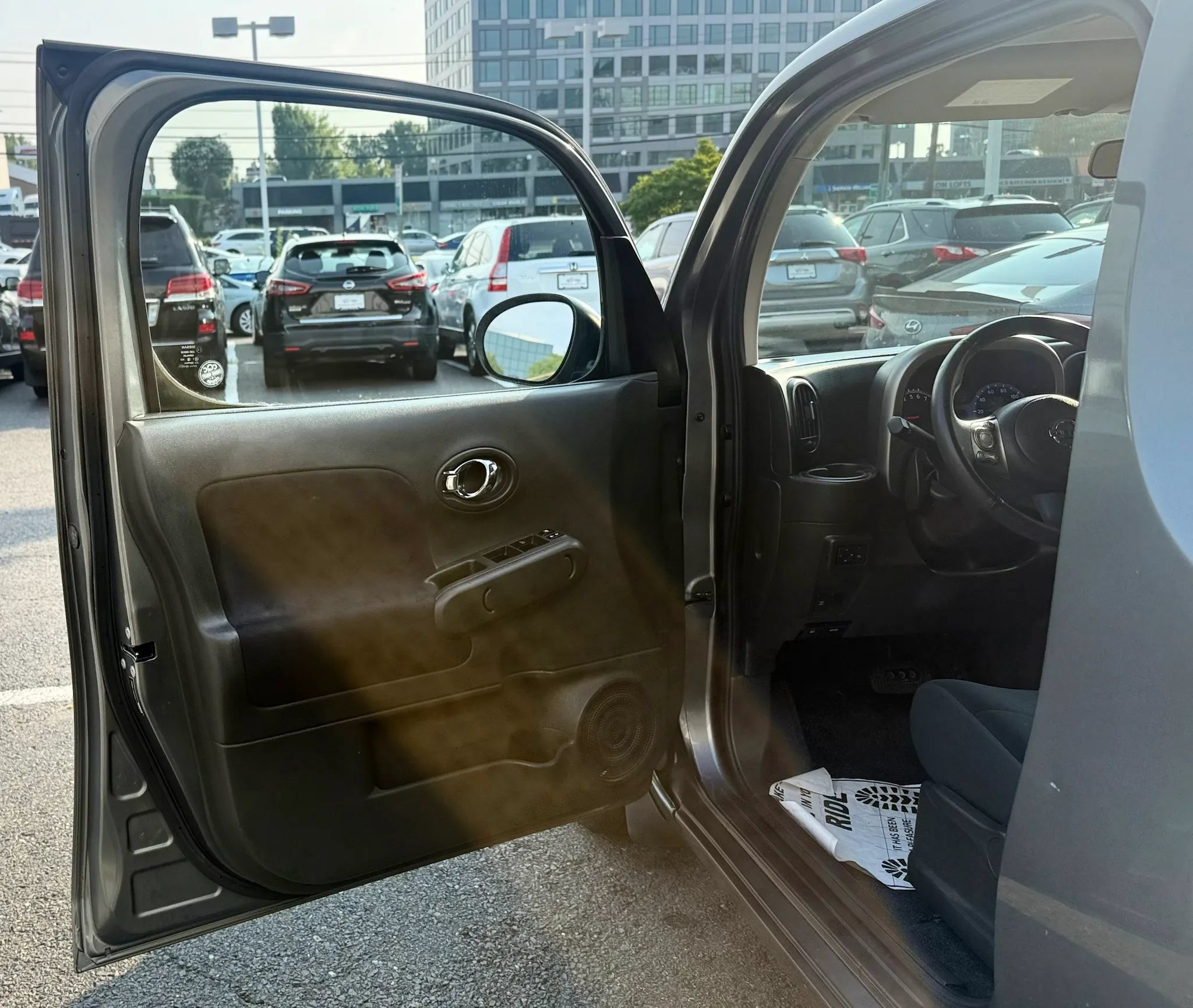 Used 2010 Nissan Cube 1.8 S w/ Interior Designer Pkg FWD image 9