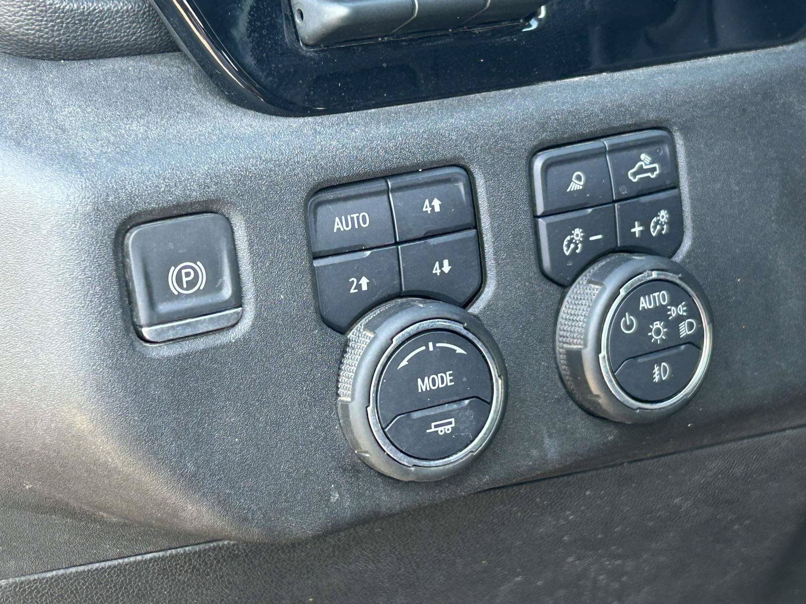 Used 2024 Chevrolet Silverado 2500 ZR2 w/ Technology Package AWD/4WD image 22