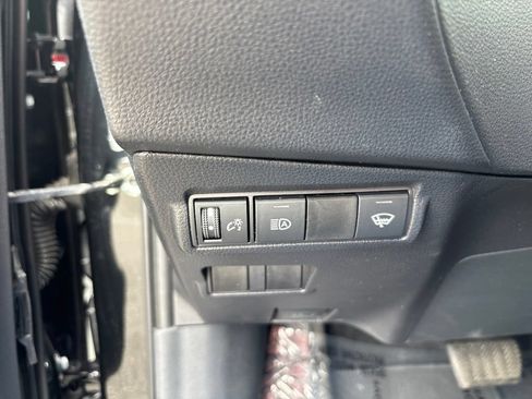Used 2025 Toyota Corolla Cross LE AWD/4WD image 24