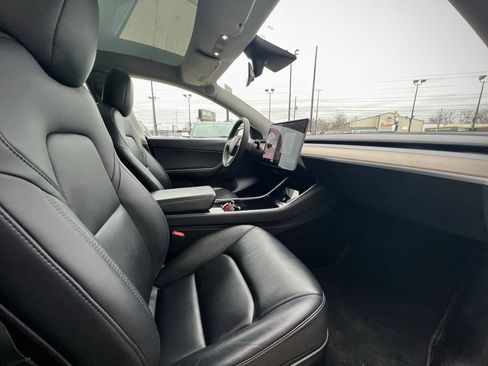 Used 2021 Tesla Model Y Long Range image 31