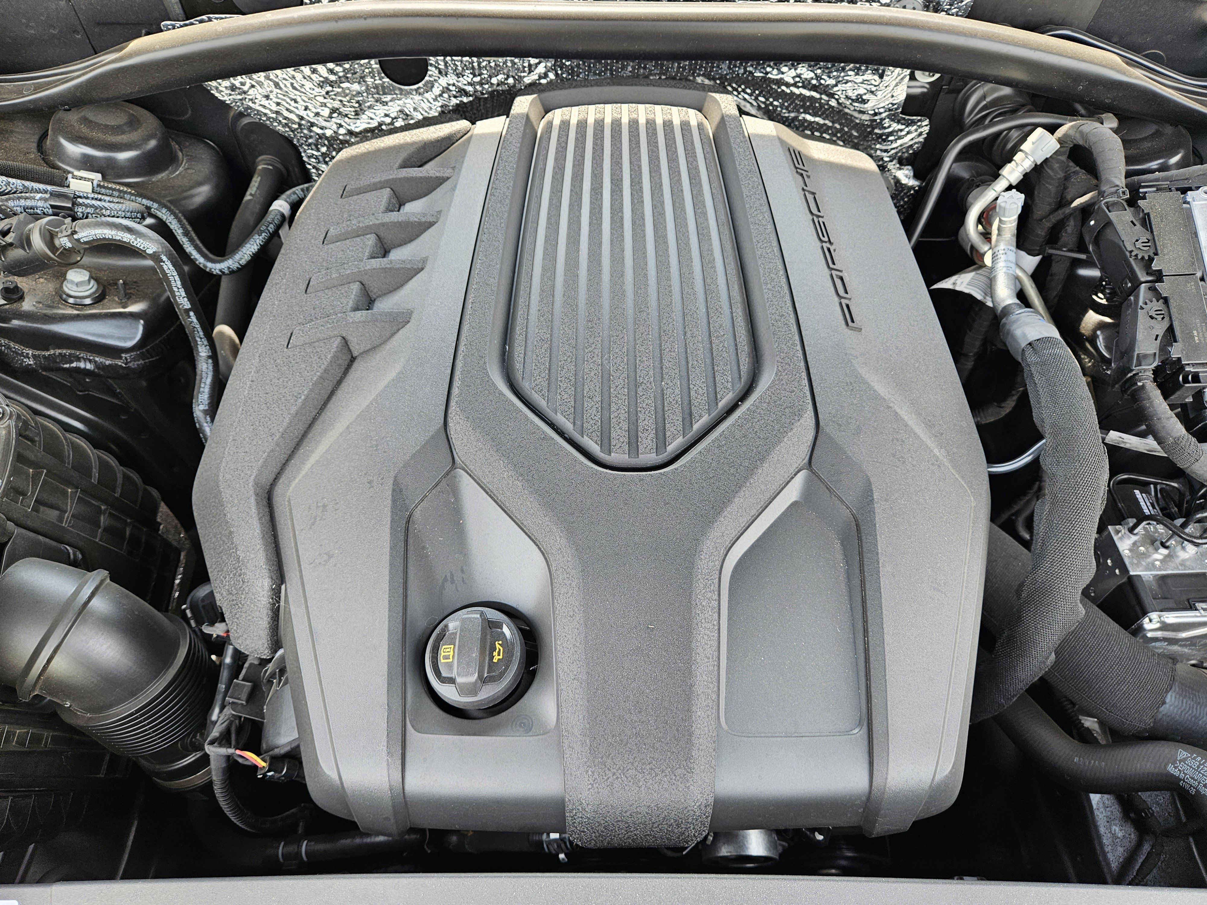 Certified 2026 Porsche Macan AWD/4WD image 30