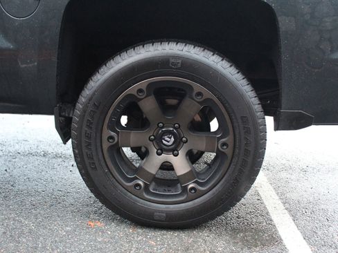 Used 2017 Chevrolet Silverado 1500 LT w/ All Star Edition image 31