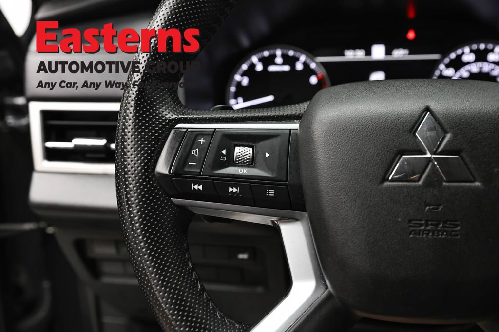 Used 2025 Mitsubishi Outlander SE AWD/4WD image 16