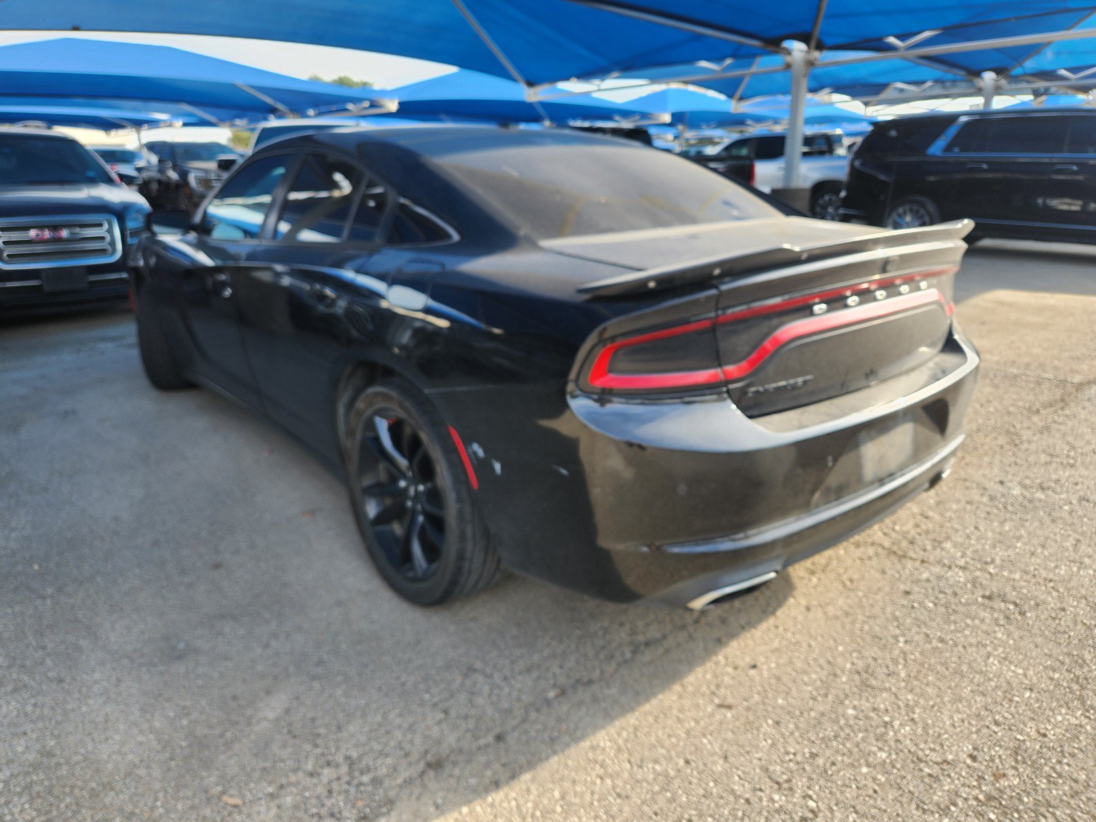 Used 2018 Dodge Charger SXT w/ Blacktop Package RWD image 3