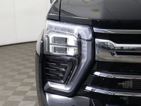 Used 2025 Chevrolet Silverado 3500 LTZ w/ LTZ Convenience Package AWD/4WD image 16