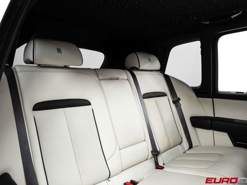 Used 2022 Rolls-Royce Cullinan w/ Cullinan Package image 38