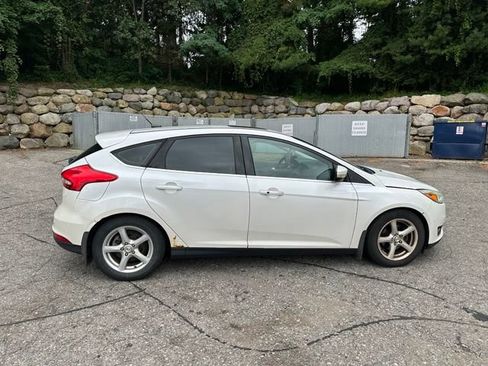 Used 2015 Ford Focus Titanium w/ Titanium Technology Package FWD image 6