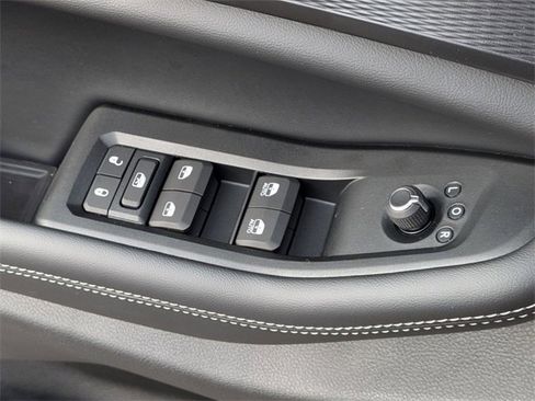 New 2025 Jeep Grand Cherokee Altitude image 17