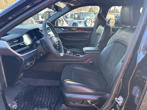 Used 2024 Jeep Grand Cherokee Trailhawk w/ Luxury Tech Group III image 14