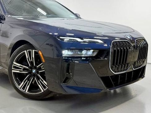 Used 2025 BMW 760i xDrive AWD/4WD image 6