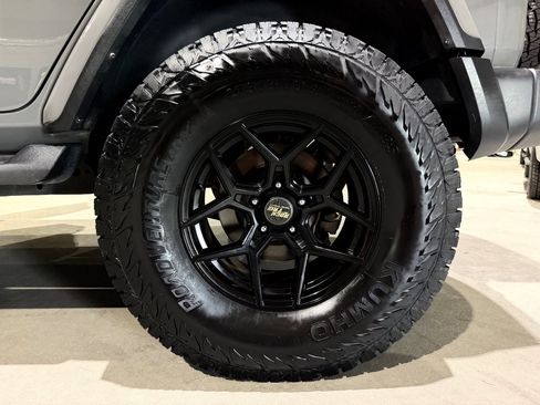 Used 2021 Jeep Wrangler Unlimited Sahara AWD/4WD image 33