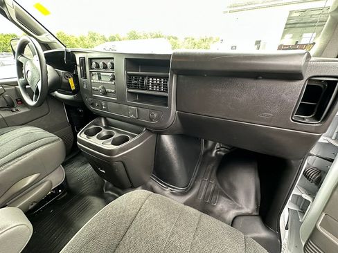Used 2025 GMC Savana 2500 w/ Driver Convenience Package RWD image 3