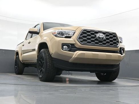 Used 2020 Toyota Tacoma TRD Sport AWD/4WD image 35