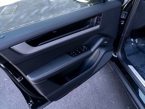 Certified 2025 Porsche Cayenne image 16