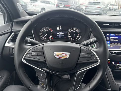 Used 2025 Cadillac XT5 Premium Luxury image 16