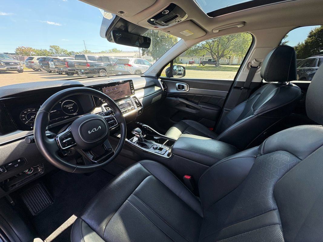 Used 2023 Kia Sorento SX AWD/4WD image 25