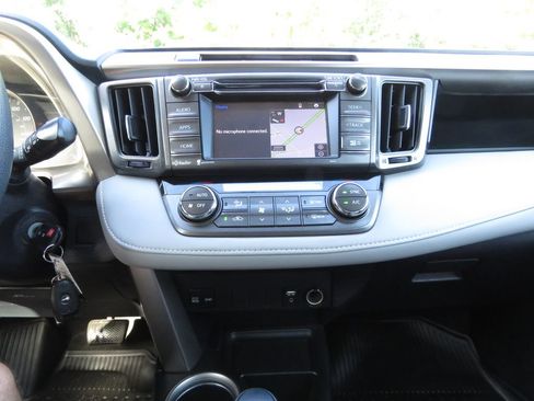 Used 2015 Toyota RAV4 XLE AWD/4WD image 26