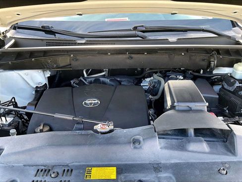 Used 2018 Toyota Highlander XLE AWD/4WD image 12
