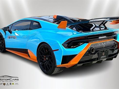 Used 2022 Lamborghini Huracan STO image 11